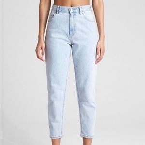 NWT High Waisted Mom Jeans